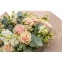 Flower of roses and lisianthus